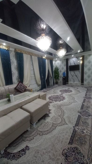 Hovli sotiladi. 6 sutx 6ta xonasi bor.