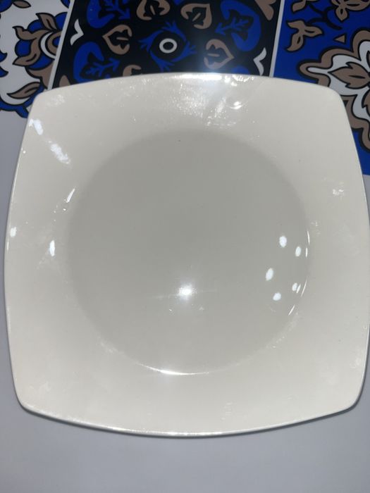 Продам тарелки и салатницы