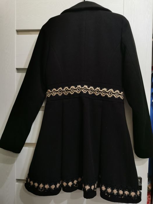 Palton negru cu model