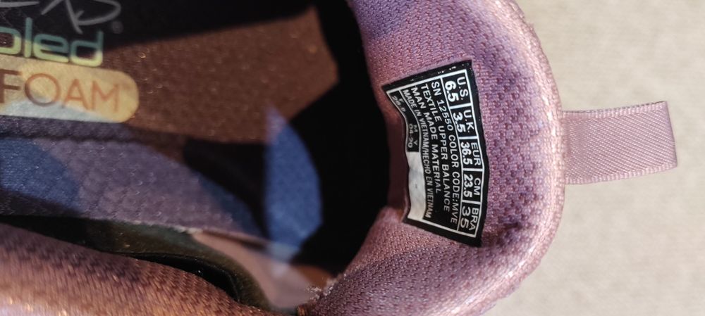 Încălțăminte sport Skechers ROZ

SkechÎncălțăminte sport Skechers ROZ