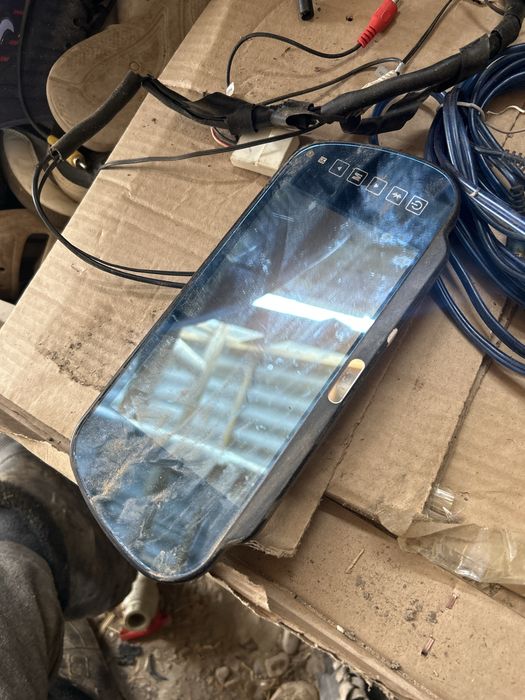 Продаётся зеркальный видеорегистратор-мультимедиа экран