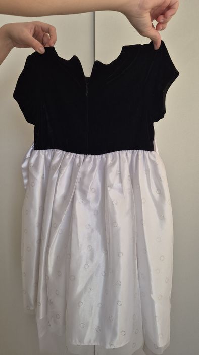 Нарядное платье на 4-5 лет