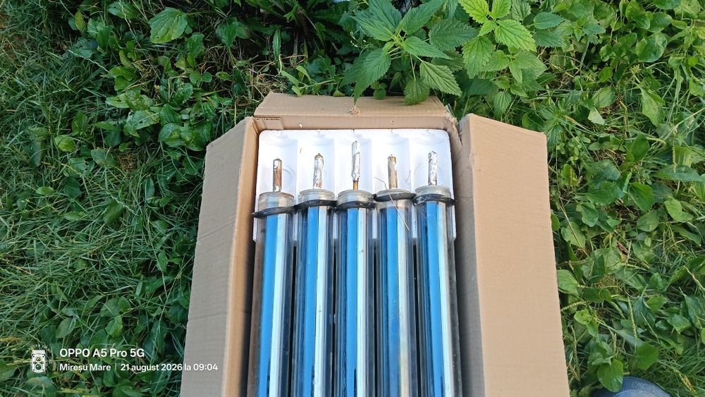 Tuburi vidate din sticlă borosilicată (lungime 1800 mm, diametru 58 mm echipate cu tije de cupru Heat Pipe.