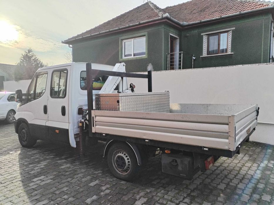 Vand Autoutilitara IVECO 35S11, 3.5 Tone, 7 locuri,  cu macara 700kg
