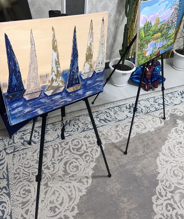 срочно продам Мольберт «тренога»