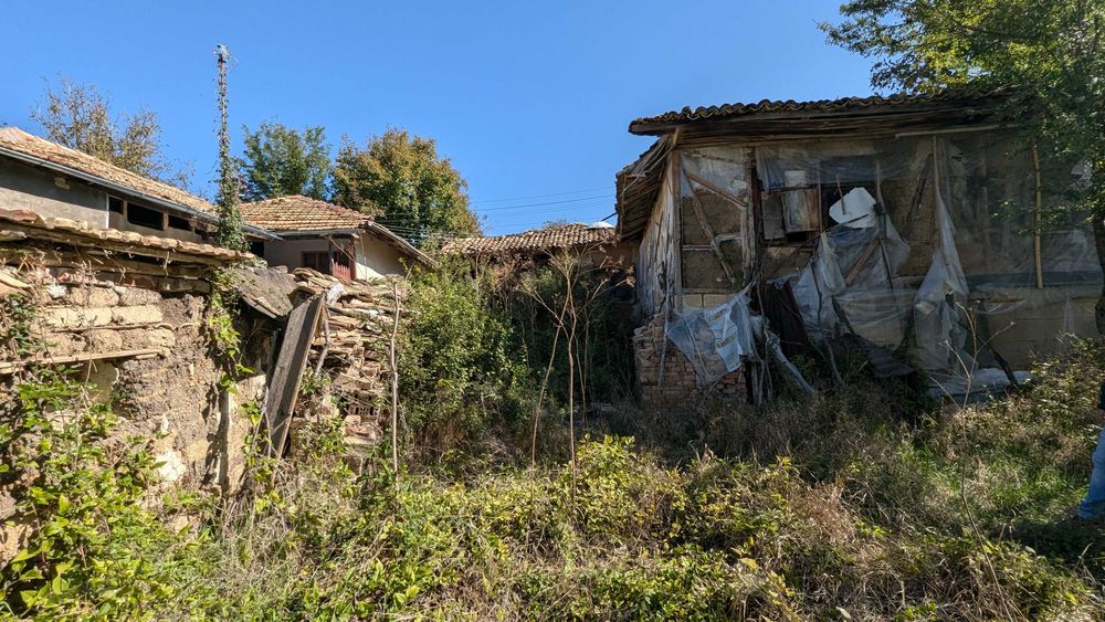 1811-Продава се едноетажна паянтова къща в село Благоево!