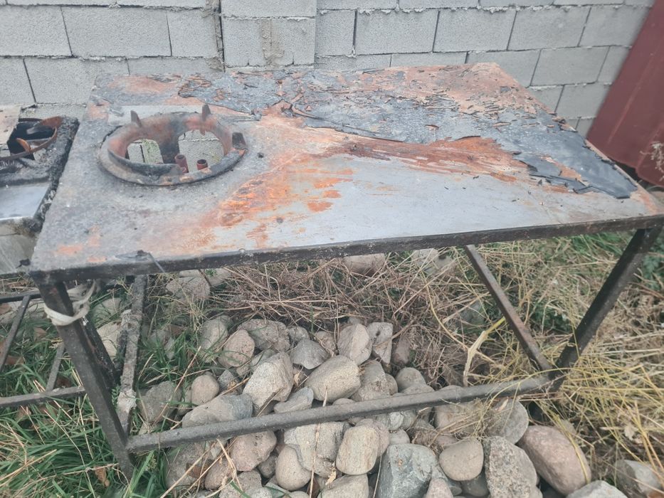 Газовый горелка со столом