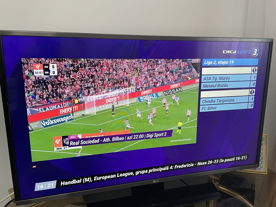 Vand TV LG in stare perfecta