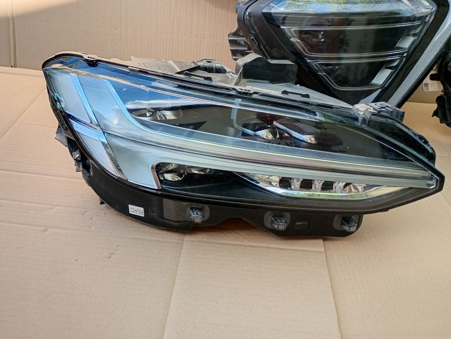 Far faruri full led Matrix Volvo S90 V90 Audi A4 B9  Vw Passat B9
