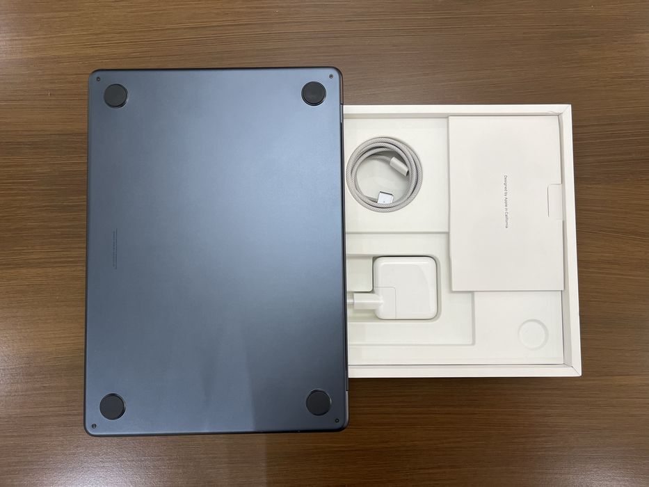 MacBook M 2 | 8 GB 256