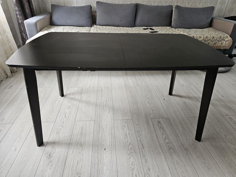 Продаётся стол,в хорошем состоянии