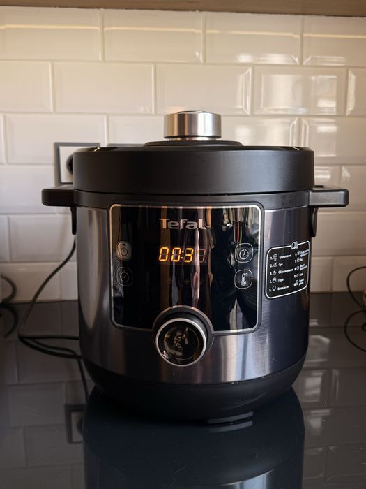 Продавам Мултикукър Tefal Turbo Cuisine & Fry 2-в-1 (7.6L)