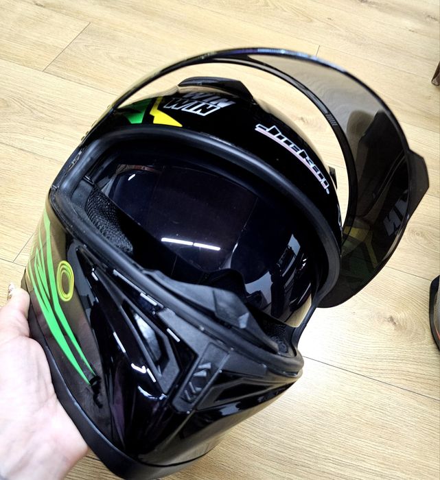 Căști moto...una noua ,cealalta folosita de cateva ori