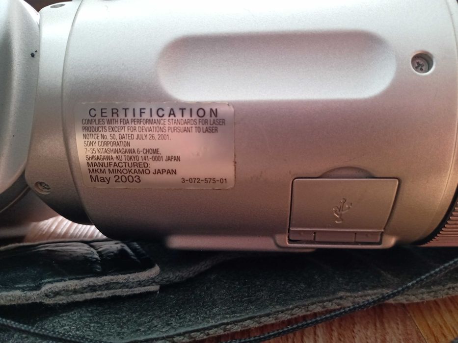 SONY Дигитален Фотоапарат DSC- F717 Cyber-Shot и Memory Stick / Duo