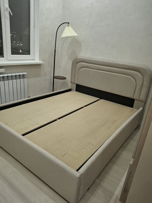 Кровать  мягкая  ...