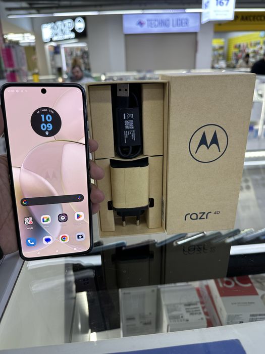 Moto razr 40 как новый