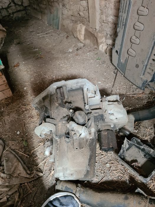 Продавам 6 степена срокостна кутия от alfa 147 jtd 1.9 140 коня