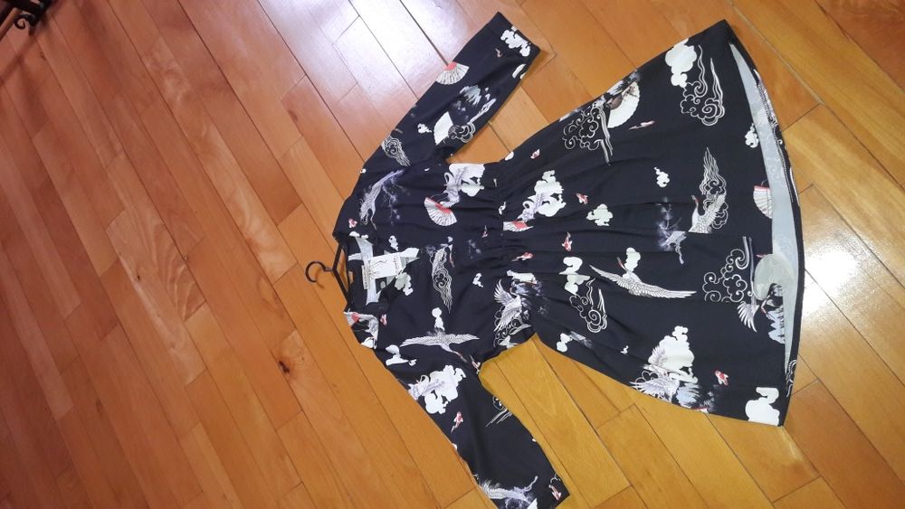 Rochii si colanti din piele