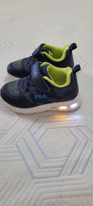 Adidasi cu lumini Fila 23