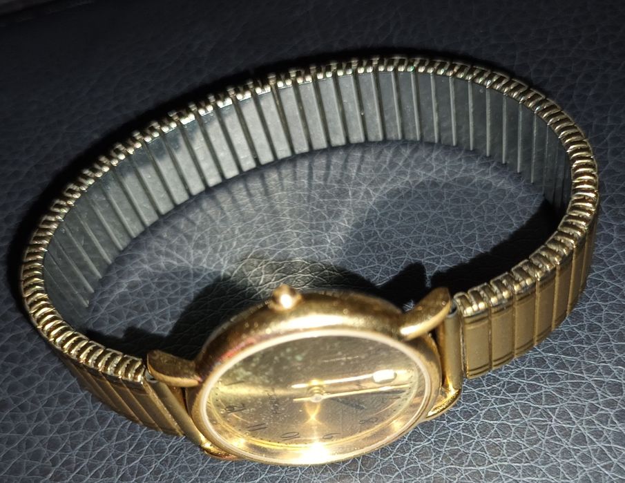 Ceas auriu damă , REZISTENT LA APĂ