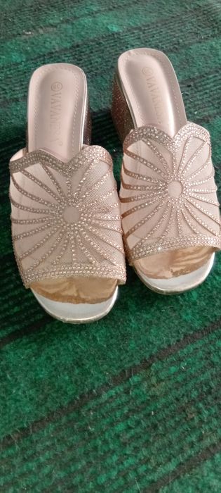 Tufli zudlik bn sotiladi