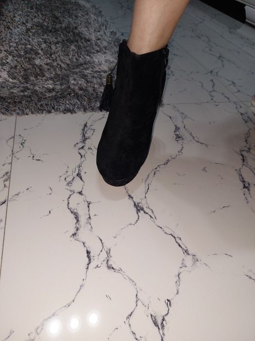 Botine  nr 37, purtate o singura data.