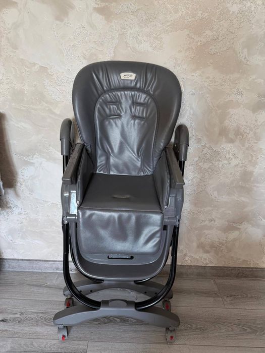 Продам детское кресло со столиком