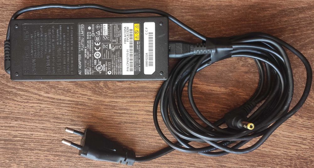 Лаптоп Fujitsu Siemens LIFEBOOK E8110 за части