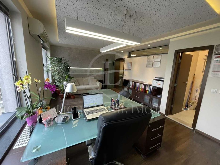 Продава се Офис в Пловдив, Център - 101 кв.м за 2327 €/кв.м - Снимка #2