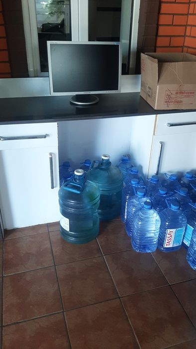 Продам шкаф , люстру,компьютерный стол