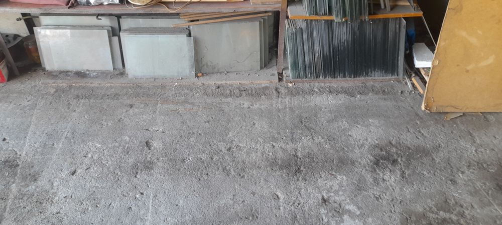 Продам стекло от витрин дешево