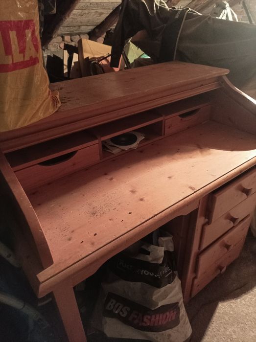 Дървено масивно бюро от чам