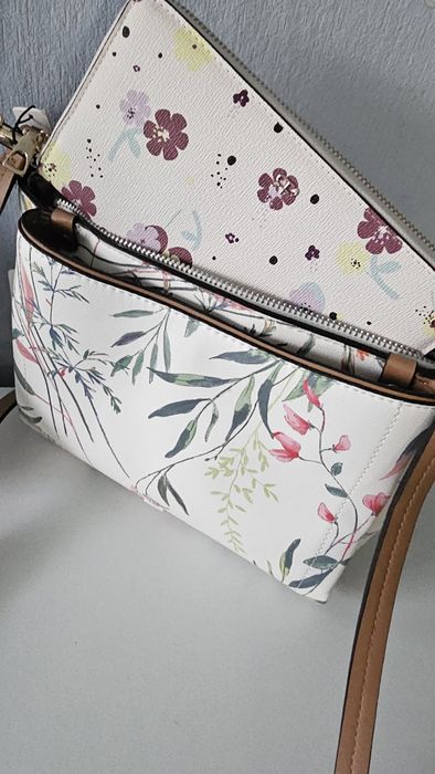 Нови Чанта и портмоне Parfoi на половин цена