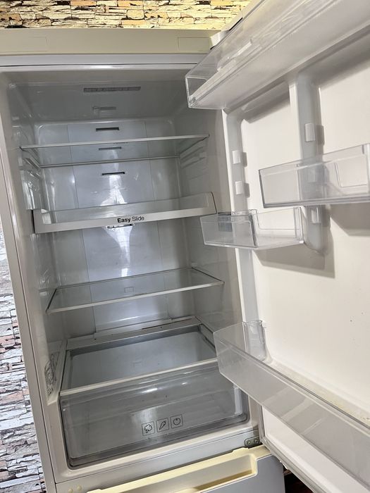 Холодильник Samsung