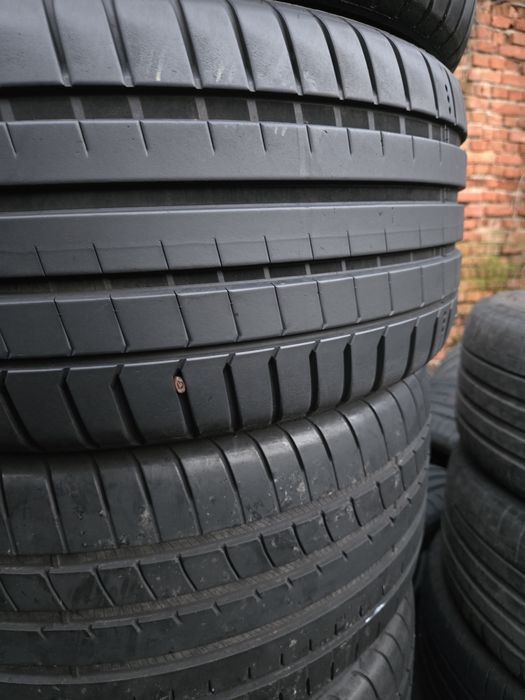 2бр. 235 40 18 Michelin летни.