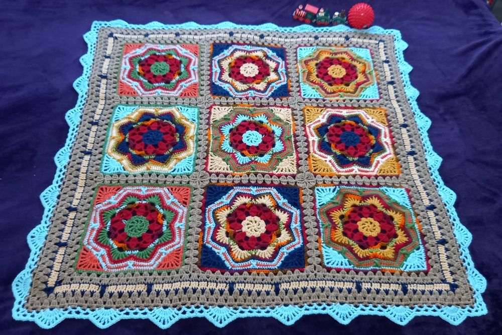 Set cu 2 paturici ,bebe,crosetate noi.