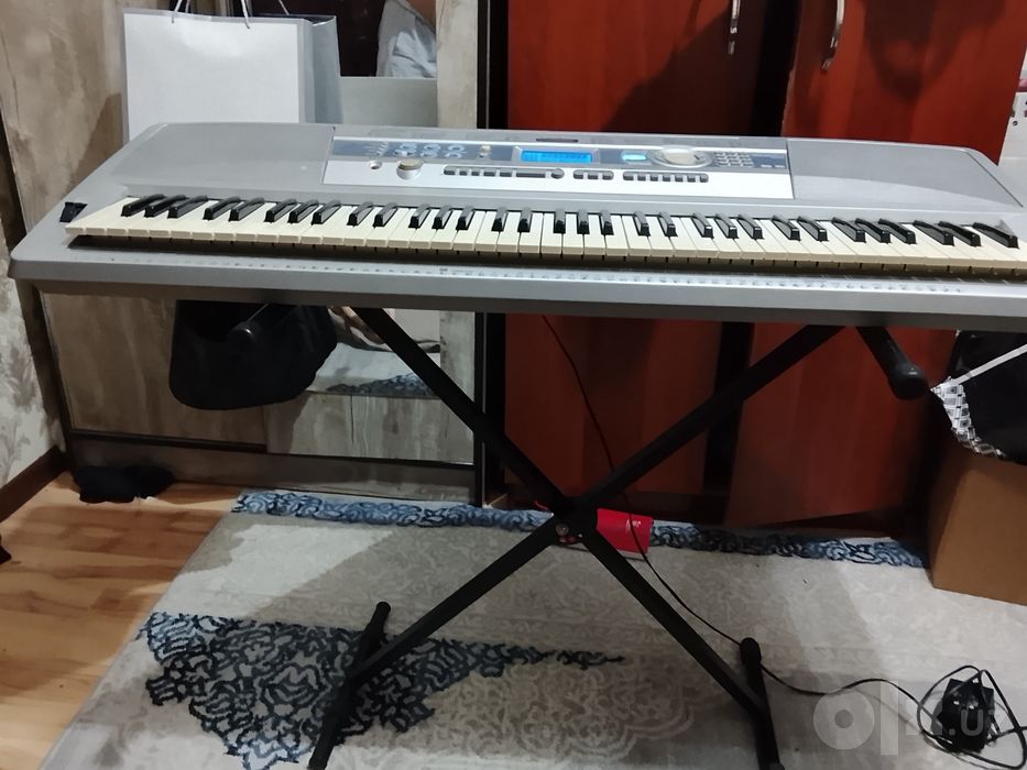 Синтезатор..YAMAHA..