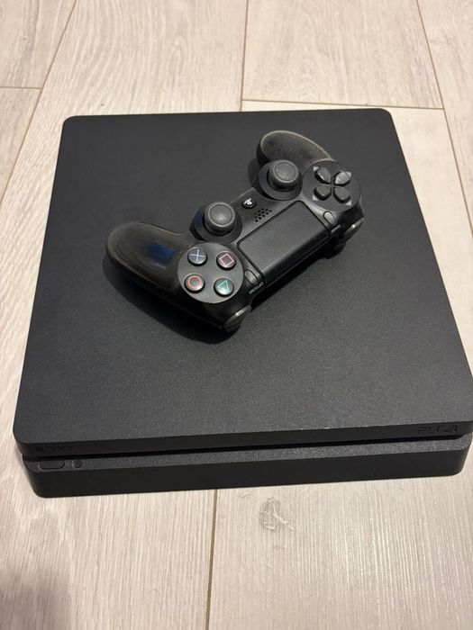 Consola PS4 Slim Black  1TB + Controller DualShock 4 + GTA V & FIFA23
