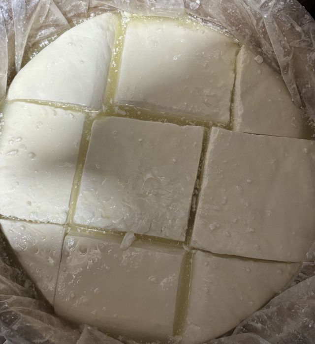 Brânza oaie 100% maturata de pe Valea Hârtibaciului