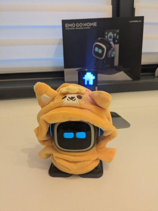 Robot interactiv EMO GO HOME Living AI