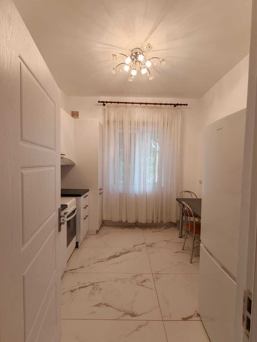 Inchiriez apartament