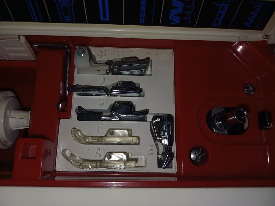 Masina de cusut ELNA 3005, ca noua, accesorii incluse, impecabila,