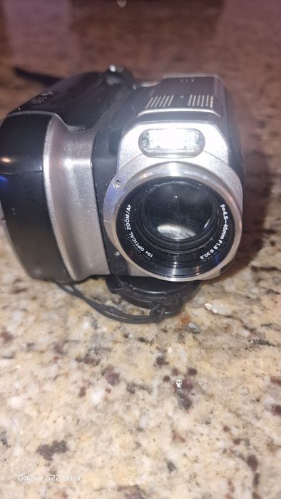 Gratis 1 camere de bord  functionale Cameră media digitală JVC GZ-MC 2