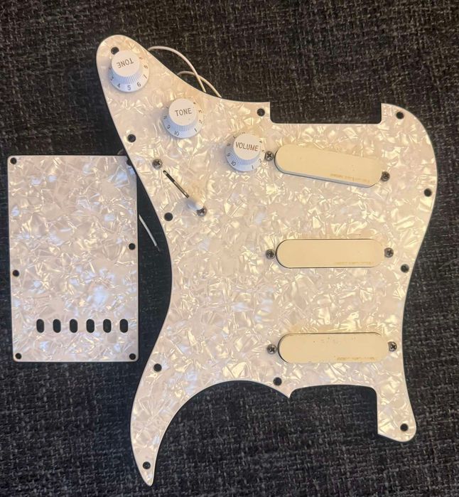 Fender pikgard оригинал