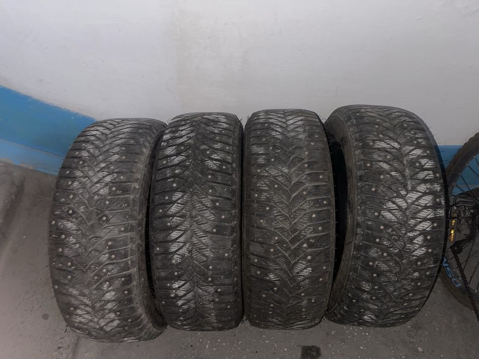 Продам зимние шины на шипах