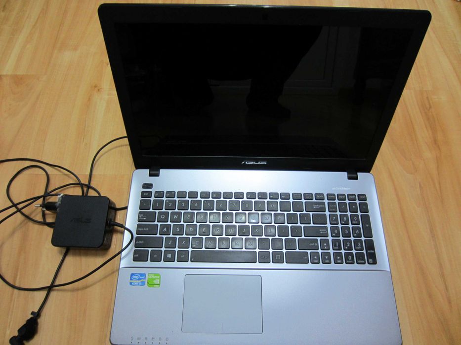 Laptop Asus X550V,Procesor I5,8Gb ram, SSD 120Gb, Video GForce GT720M