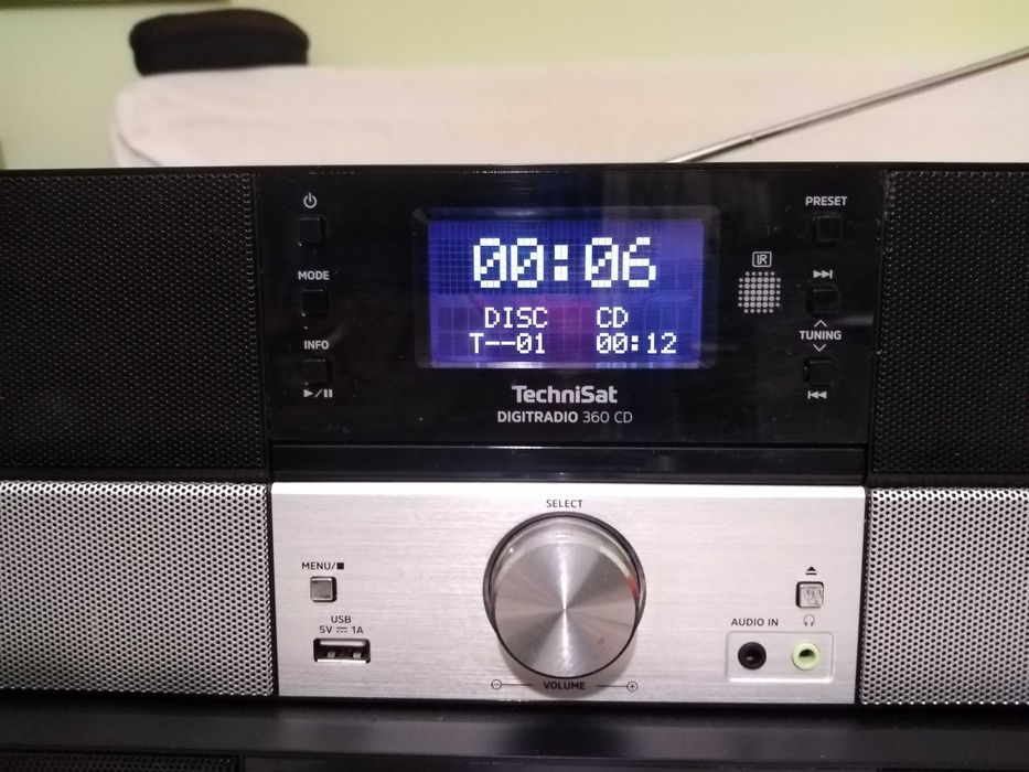 Sisteme audio Technisat DigitRadio 360 CD si 370 CD BT