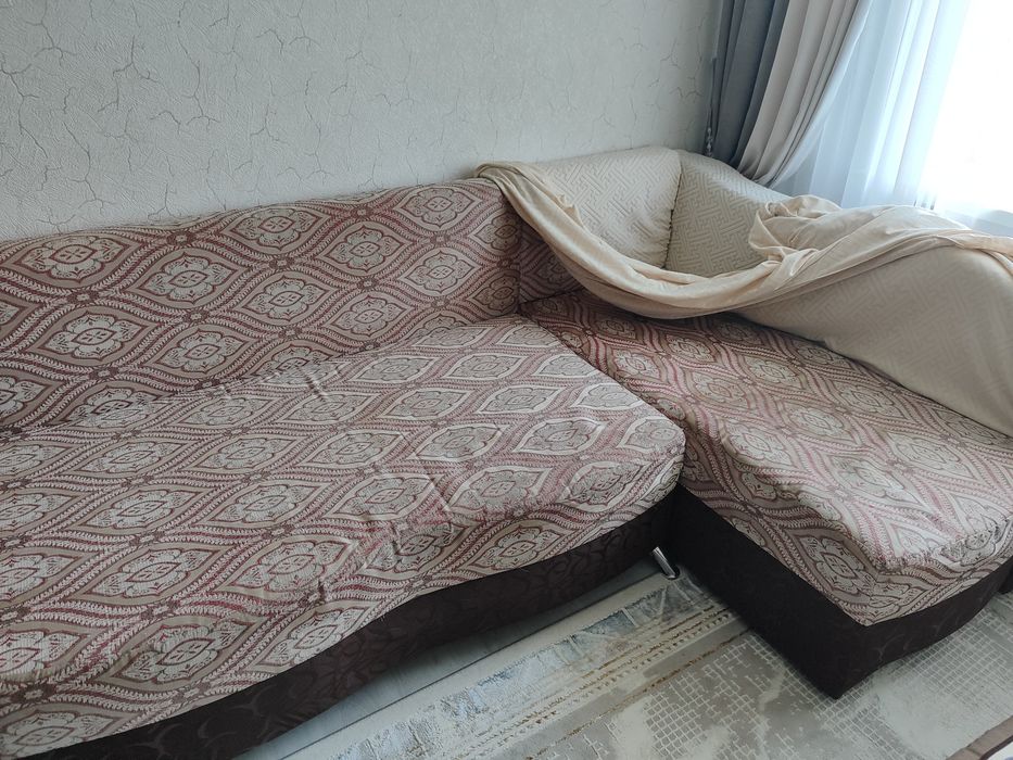 Продам угловой диван.