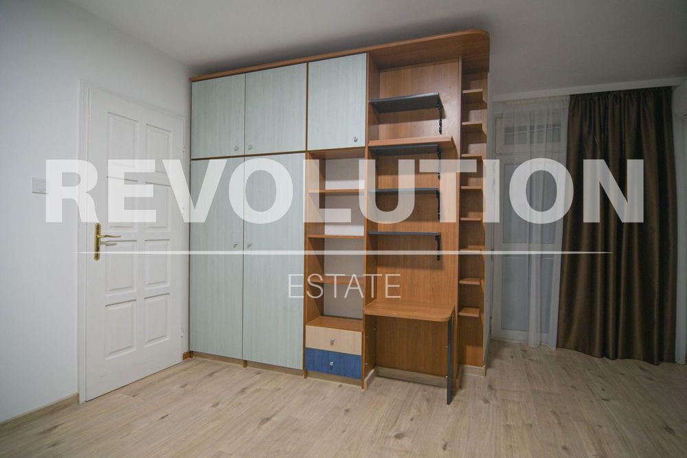 Дава се под наем Тристаен апартамент в Пловдив, Център - 150 кв.м за 1994.61 € - Снимка #5