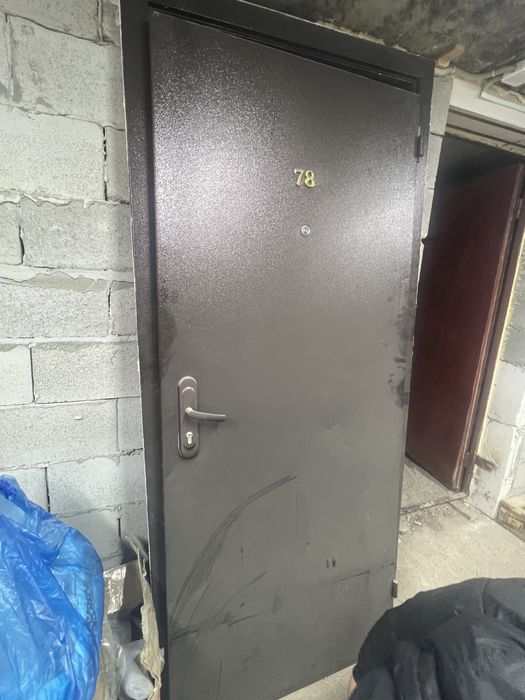 Продам двери наружные